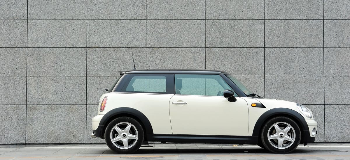 Rent a MINI Cooper in Dubai